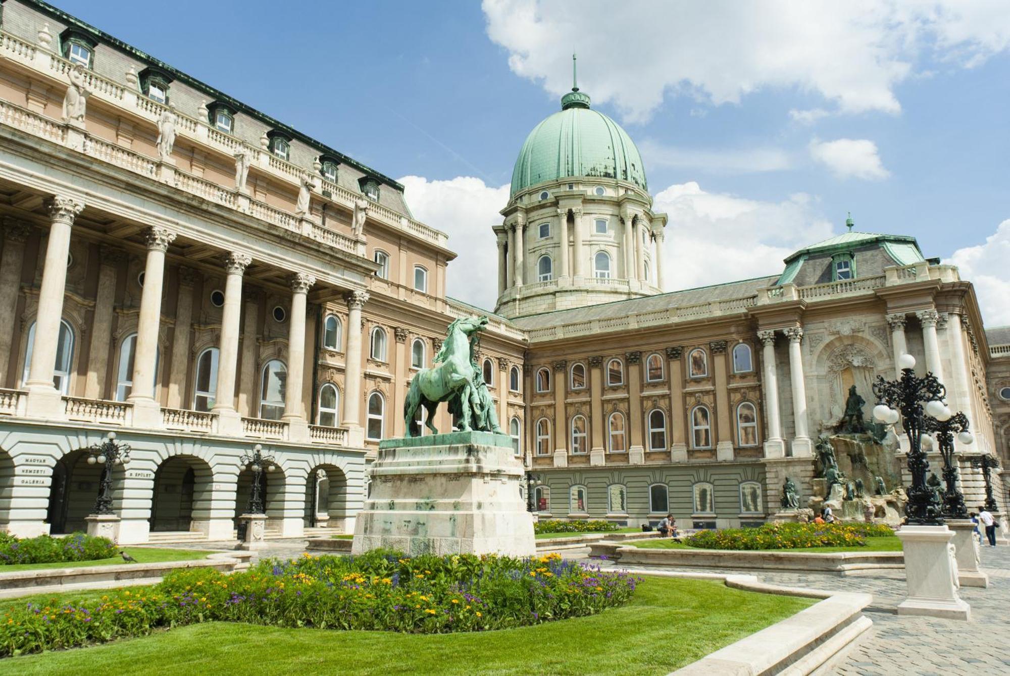Verno House Budapest, Vignette Collection By Ihg Zewnętrze zdjęcie The Royal Naval College, where the school was based from 1956 to 2005
