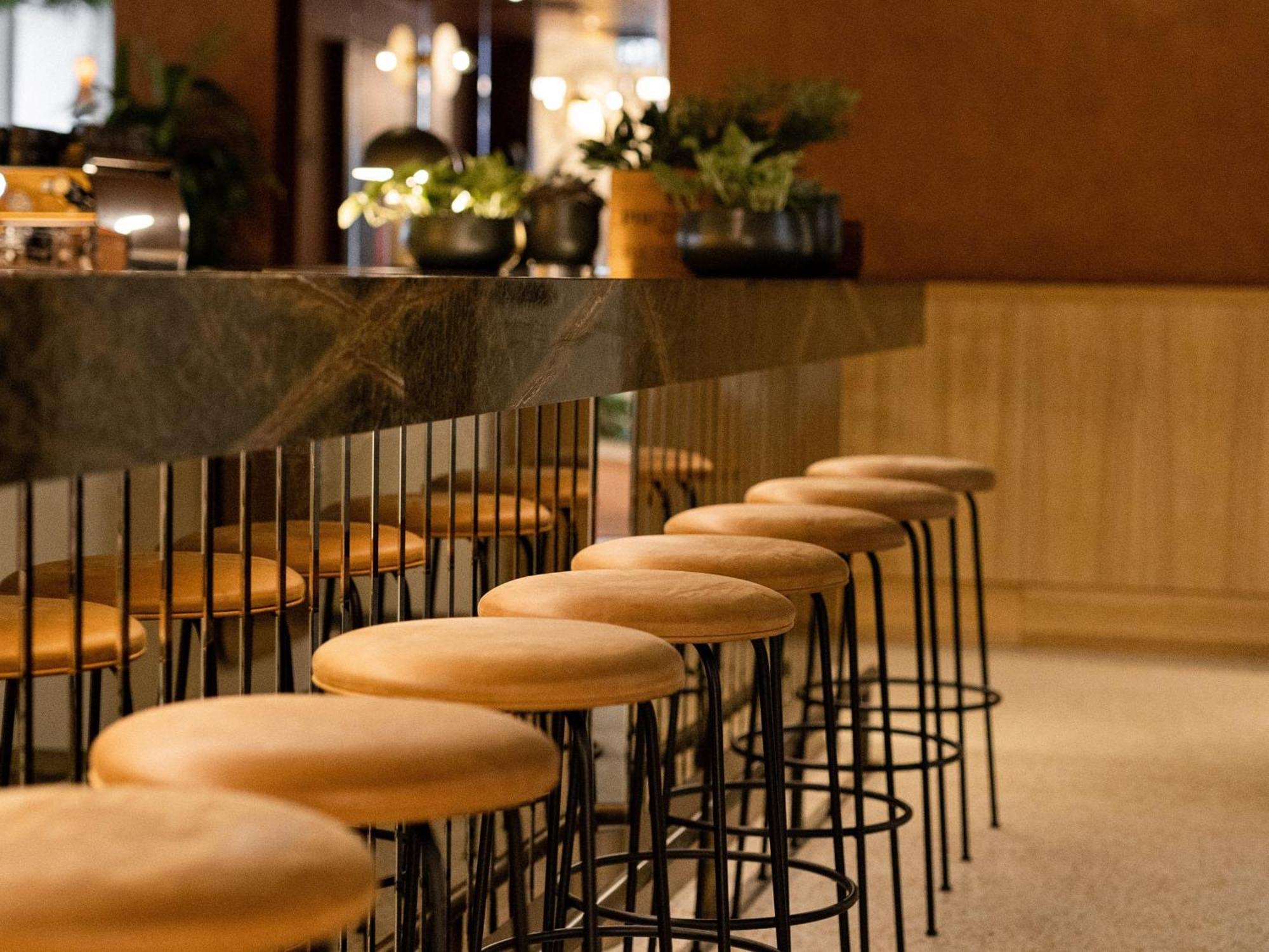 Verno House Budapest, Vignette Collection By Ihg Zewnętrze zdjęcie Bar stools